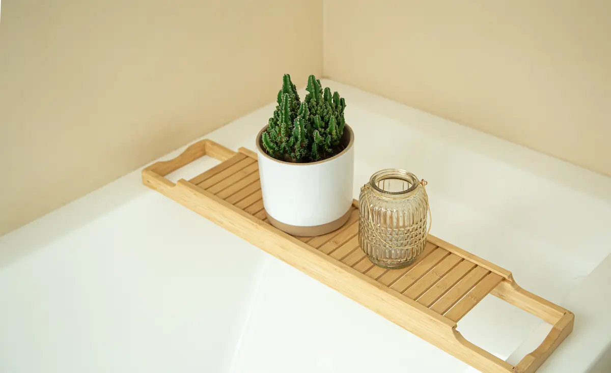 Decoración de baños con plantas artificiales