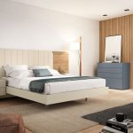 1. Las alas atamboradas, junto con el juego de colores de la zona central, hacen de esta composición acabada en colores Canela, Nude e Índigo una propuesta muy atractiva y acertada. Tienda de muebles en Alcañiz 4